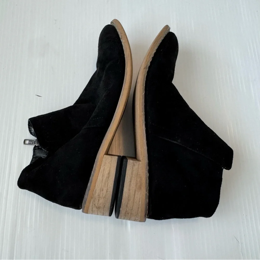 Seven7 Black Suede Footwear